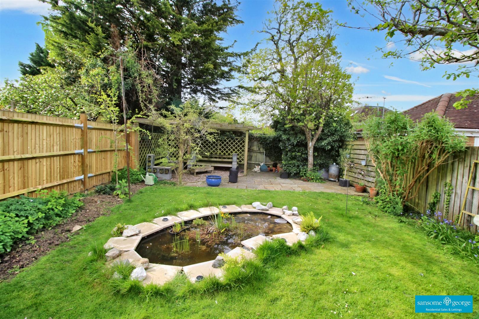 Woodland Drive, Tilehurst, Reading